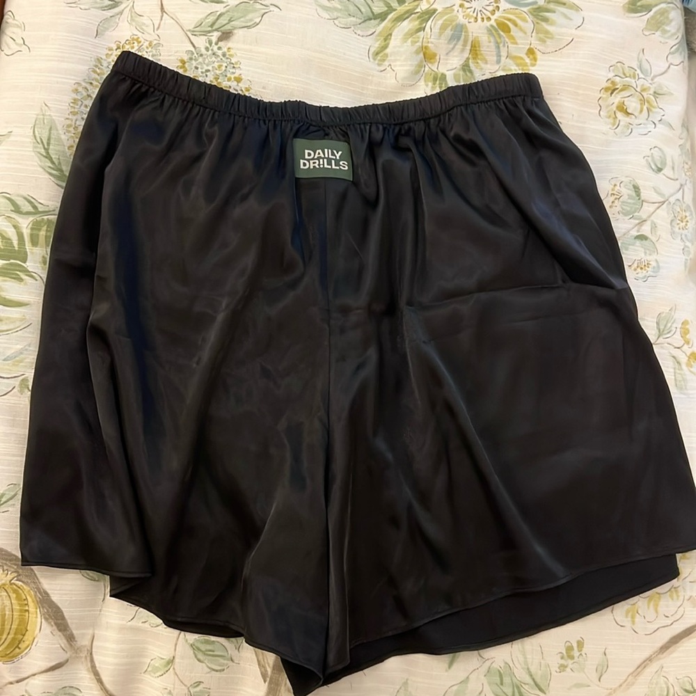 Daily Drills silky short NWOT